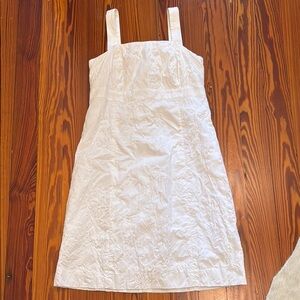 Elegant White Sleeveless Dress